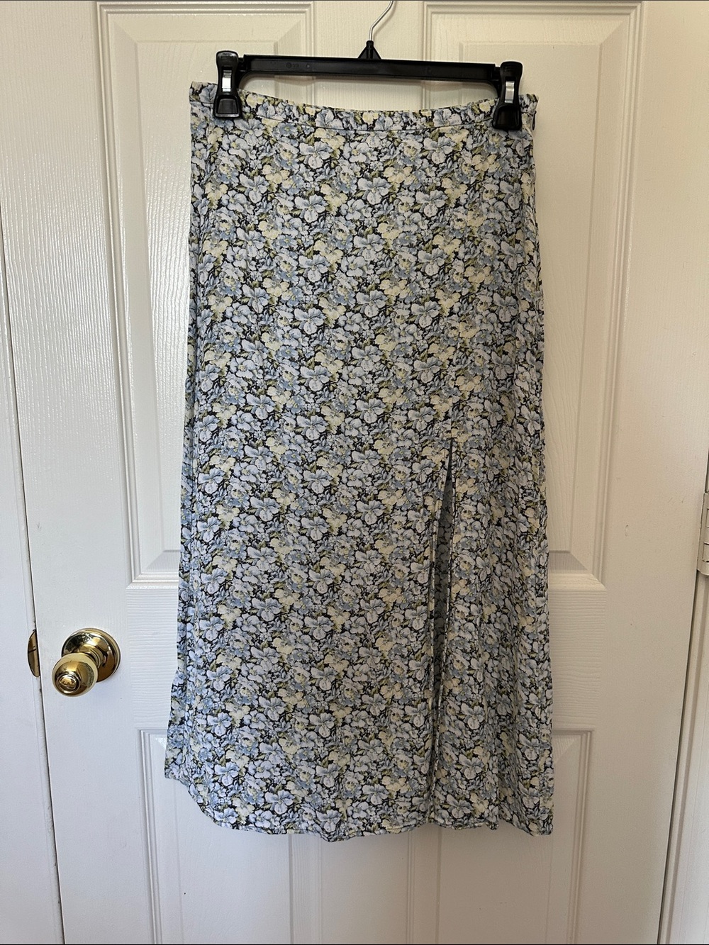 H&M Light Blue and Cream Floral Midi Skirt